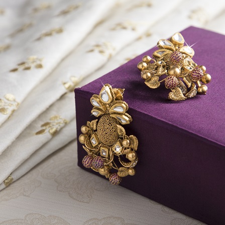 Gold jewellery from the Narenkumar trays