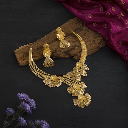 Bridal gold necklace set a maang tikka sits with