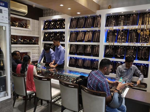Customers at Narenkumar Mira Road